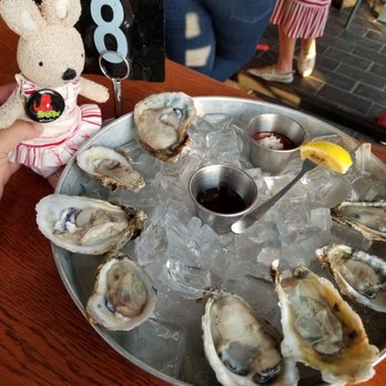 Hanks Oyster Bar - a plate of oysters on ice - Seafood Near Me - Washington, DC, District of Columbia Hanks Oyster Bar - a plate of oysters on ice - Seafood Near Me - Washington, DC, District of Columbia