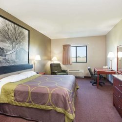 Super 8 by Wyndham Iola KS - Guest room