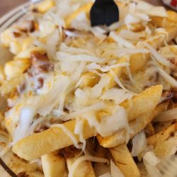 Apollo Burgers - Chili cheese fries w onions