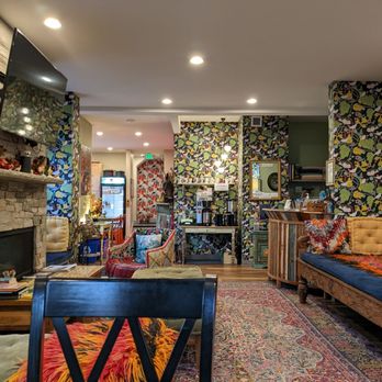 Black Elephant Hostel - Very cool check in common area - Hostels Near Me - Portland, Maine Black Elephant Hostel - Very cool check in common area - Hostels Near Me - Portland, Maine