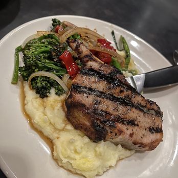 Bankhead Brewpub - Pork chop with creamy mashed potatoes and broccolini - Brewpubs Near Me - Fort Worth, Texas Bankhead Brewpub - Pork chop with creamy mashed potatoes and broccolini - Brewpubs Near Me - Fort Worth, Texas