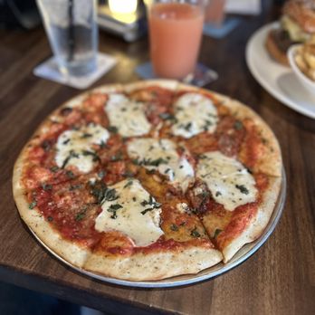 Yard House - Margherita Pizza 5-9-24 - New American Near Me - Oxnard, California