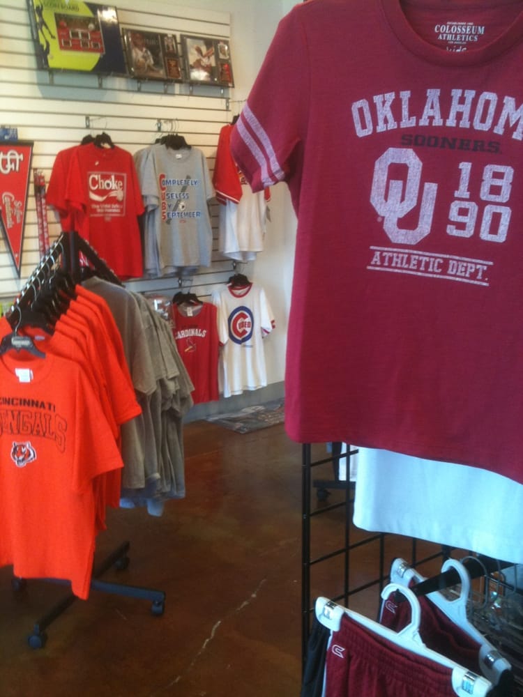 B & B SPORTS OUTLET Updated September 2024 300 Tanger Blvd, Branson
