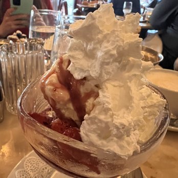 Cyrano's - Strawberry Sundae - Desserts Near Me - Saint Louis, Missouri