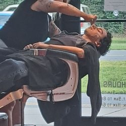 Floyd's 99 Barbershop