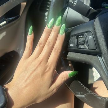 Everyday Nails & Spa - Cat eye green nails - Waxing Near Me - Sacramento, California