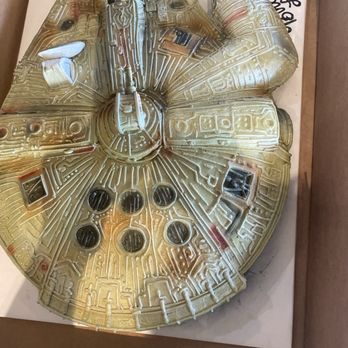 Daisy Cakes - Millennium falcon - Patisserie/Cake Shop Near Me - Dallas, Texas
