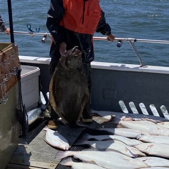 Sea Bass Sportfishing - About a 40pounder (Deckhand Fox) - Boat Charters Near Me