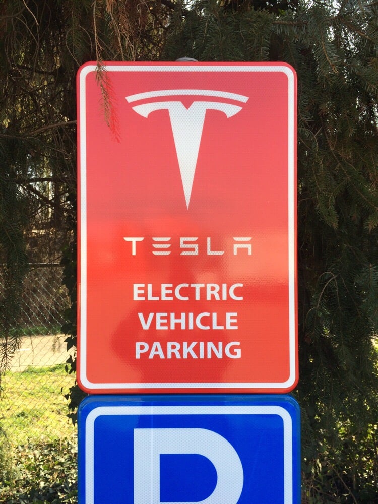 TESLA SUPERCHARGER Updated April 2024 Mauritslaan 65, Urmond