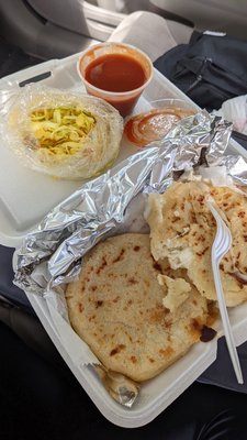 Pupuseria Mana by null