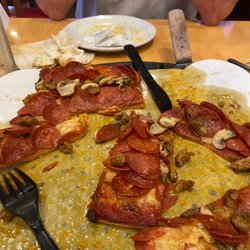 Massey's Pizza Sports Bar & Wings - Nasty pizza