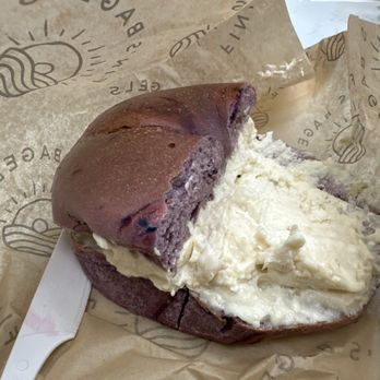 Fin’s Bagels - Blueberry bagel with Banana Carsmel - Bagels Near Me - Honolulu, Hawaii
