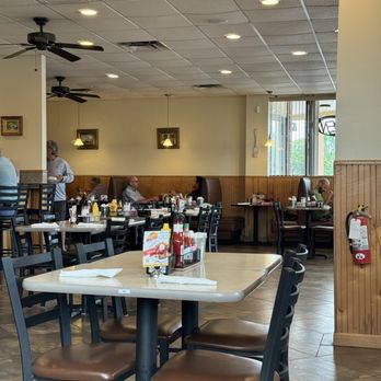Johnny’s Diner - Casselberry - Plenty of seating inside plus a counter - Diners Near Me - Casselberry, Florida Johnny’s Diner - Casselberry - Plenty of seating inside plus a counter - Diners Near Me - Casselberry, Florida