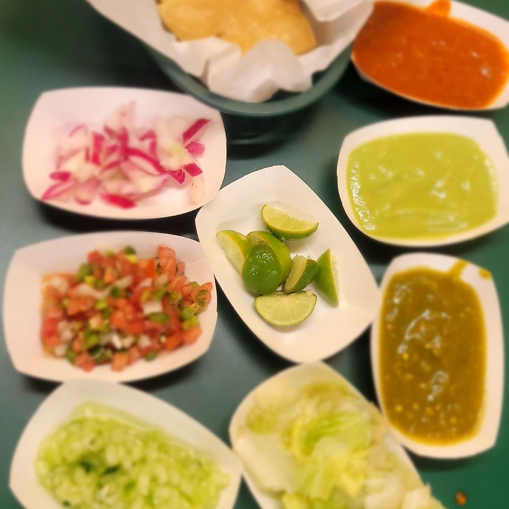 El Cometa - Offerings from the salsa bar (minus the grilled onions and jalepenos that weren't available when I took this picture). All delicious!! - Mexican Near Me - El Paso, Texas El Cometa - Offerings from the salsa bar (minus the grilled onions and jalepenos that weren't available when I took this picture). All delicious!! - Mexican Near Me - El Paso, Texas