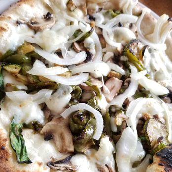A Modo Mio - Pizza Bianche (no sauce): Vegetariana - Pizza Near Me - Arlington, Virginia