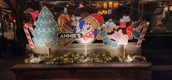 Annie's Paramount Steak House by null