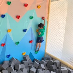 Recess Playhouse - Climbing wall and foam
