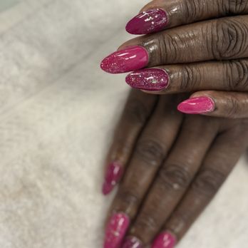 Tommy Barber & Nail Spa - Nails done - Nail Technicians Near Me - Everett, Washington