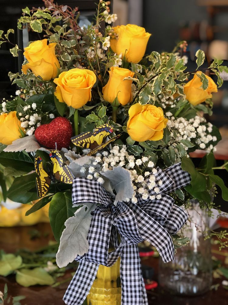 LUCY’S FLOWERS AND FINE ART nearby at 1501 County Park Rd, Scottsboro