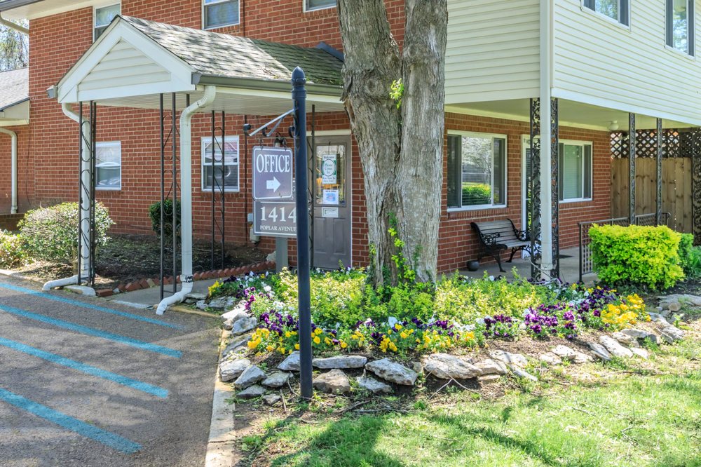 POPLAR VILLAGE APARTMENTS Updated June 2024 1414 Poplar Ave