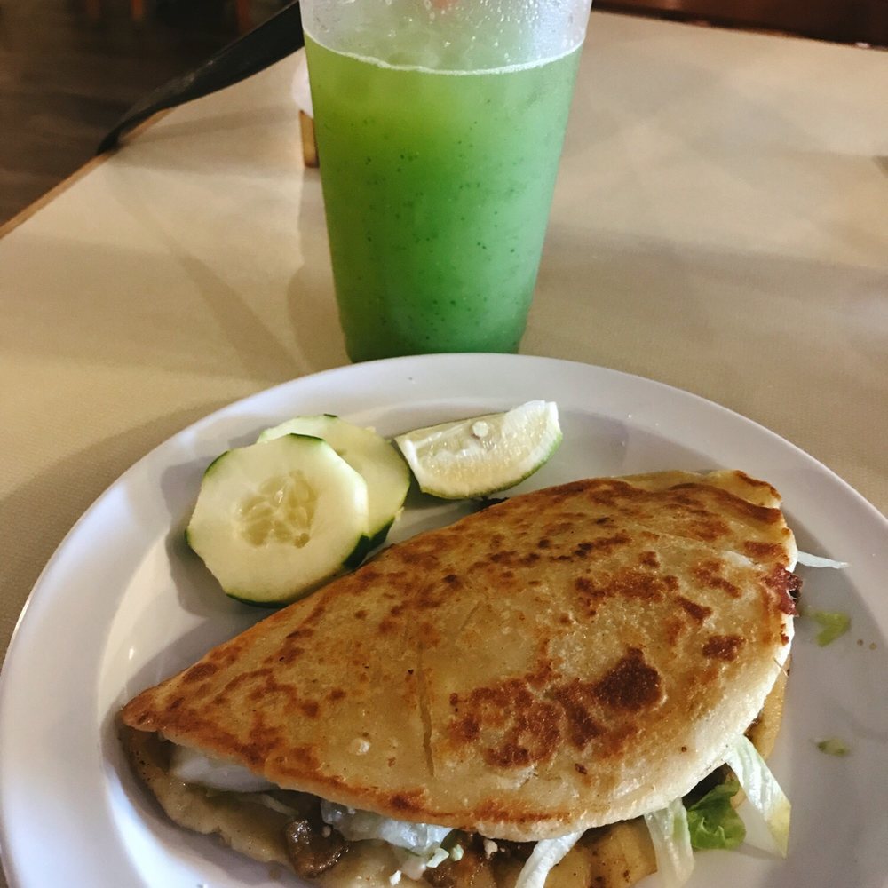 Gordita de asada with a fresh flavor water. Gordita de asada with a fresh flavor water.