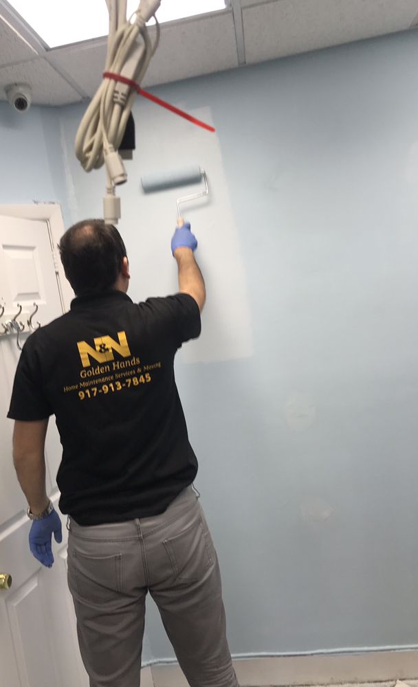 Slide of N&N Golden Hands