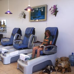 Lucky's Nail & Tanning Studio