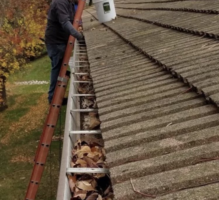 Slide of Floridas Best Gutter Cleaning