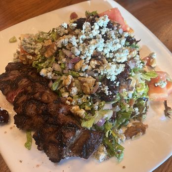 Sedona Taphouse - Steakhouse Salad - American Near Me - Cliffside Park, New Jersey Sedona Taphouse - Steakhouse Salad - American Near Me - Cliffside Park, New Jersey