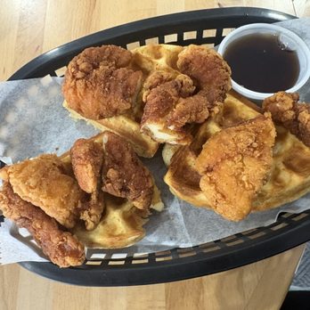 Roast & Cream - Mini Chicken & Waffles - wasn't a fan of this - Cafes Near Me - Union City, New Jersey Roast & Cream - Mini Chicken & Waffles - wasn't a fan of this - Cafes Near Me - Union City, New Jersey