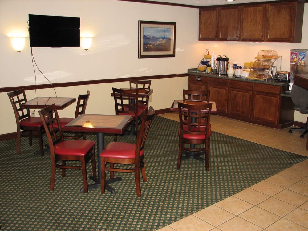 ECONO LODGE Updated September 2024 29 Photos 1052 Veterans