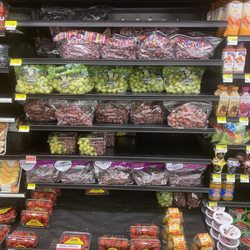 Brookshire's - Grape display