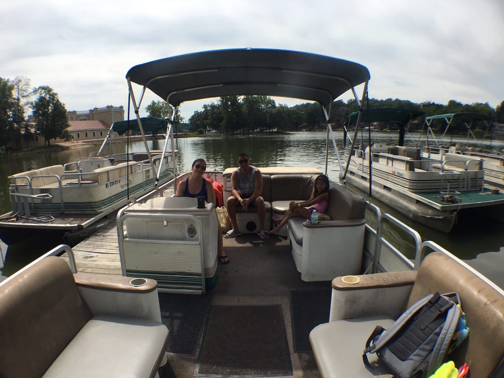 SCHLEEF’S BOAT & PONTOON RENTAL Updated August 2024 12 Reviews 1121 E Hiawatha Dr