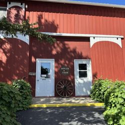 Honey Hill Orchard - Big barn with picked apples, gift shop and other produce and food to purchase.