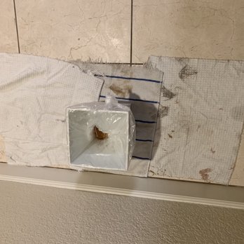 Pacific Terrace Hotel - The color of the leaking water matched their natural wood motif. YUCK. - San Diego, CA