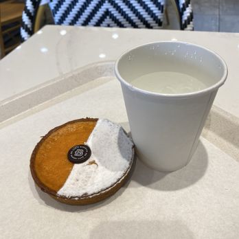 Paris Baguette - Pumpkin tart - Coffee & Tea Near Me - Irvine, California Paris Baguette - Pumpkin tart - Coffee & Tea Near Me - Irvine, California