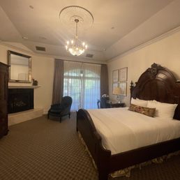Beautiful, spacious rooms Beautiful, spacious rooms
