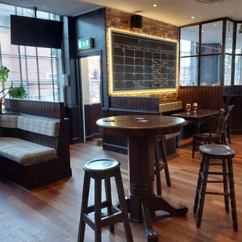 Boston Arms - Inside - Pubs Near Me - London, XGL Boston Arms - Inside - Pubs Near Me - London, XGL