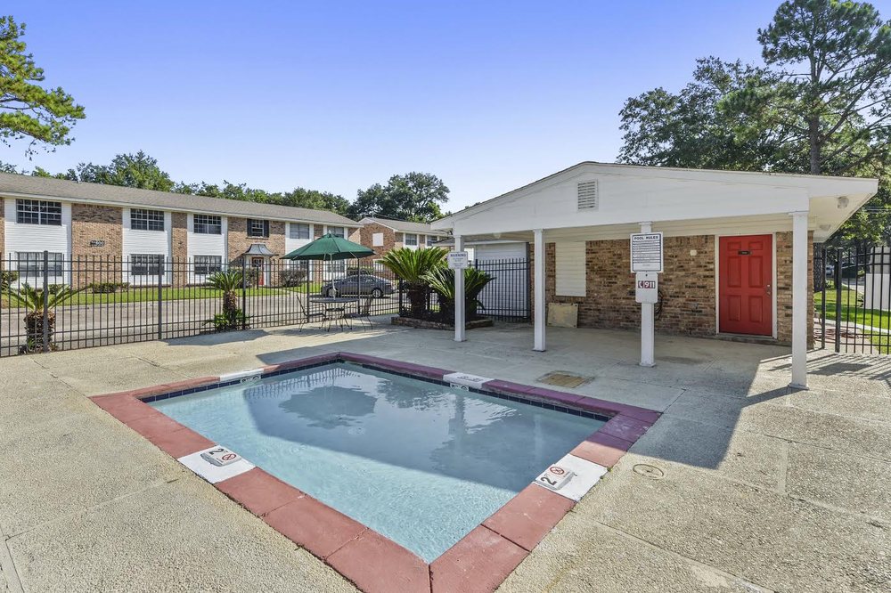 COLONIAL MANOR APARTMENTS 43 Photos 1823 Parsley Ave, Pascagoula