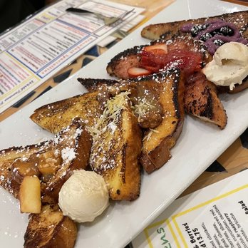 Batter & Berries - Super Flight French Toast - Breakfast & Brunch Near Me - Chicago, Illinois
