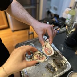 Metropolitan Seafood & Gourmet - West coast oysters