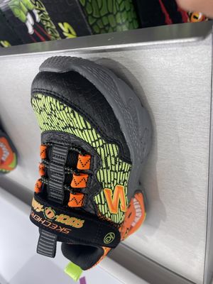 SKECHERS Warehouse Outlet by null