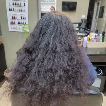 Lookin' Good Salon - Long Frizzy hair before treatment - Eyebrow Services Near Me - Marietta, Georgia Lookin' Good Salon - Long Frizzy hair before treatment - Eyebrow Services Near Me - Marietta, Georgia