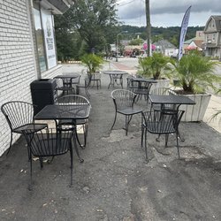 Shakeman - Outdoor seating area