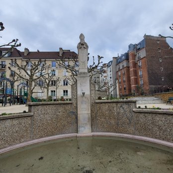 Dalida Statue - Landmarks & Historical Buildings Near Me - Paris, 75