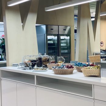 Preludium Executive Lounge - Some cookies, chocolates etc - Airport Lounges Near Me - Warsaw, MZ