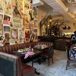 Bodega On Main - Dining room