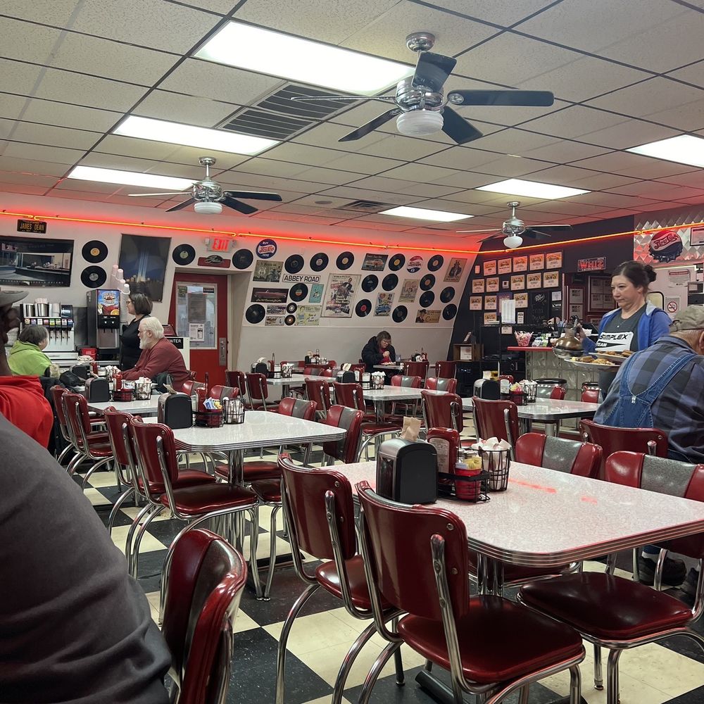 Charlie Parkers - Inside - Diners Near Me - Springfield, Illinois