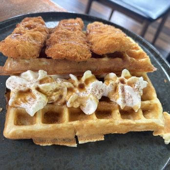 Fattoria E Mare - Belgian waffle with fried chicken - Italian Near Me - Half Moon Bay, California