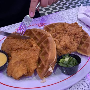 Sunliner Diner - Diners Near Me - Pigeon Forge, Tennessee